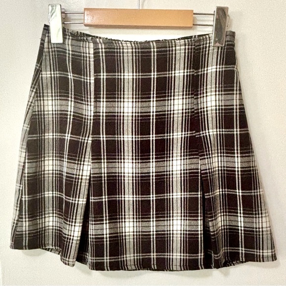 Brandy Melville| Black & White Plaid Skater Skirt Sz XS/25” Waist - Picture 1 of 4